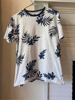 Free Planet Organic Cotton Blue Tropical Floral Graphic Tee Size Medium